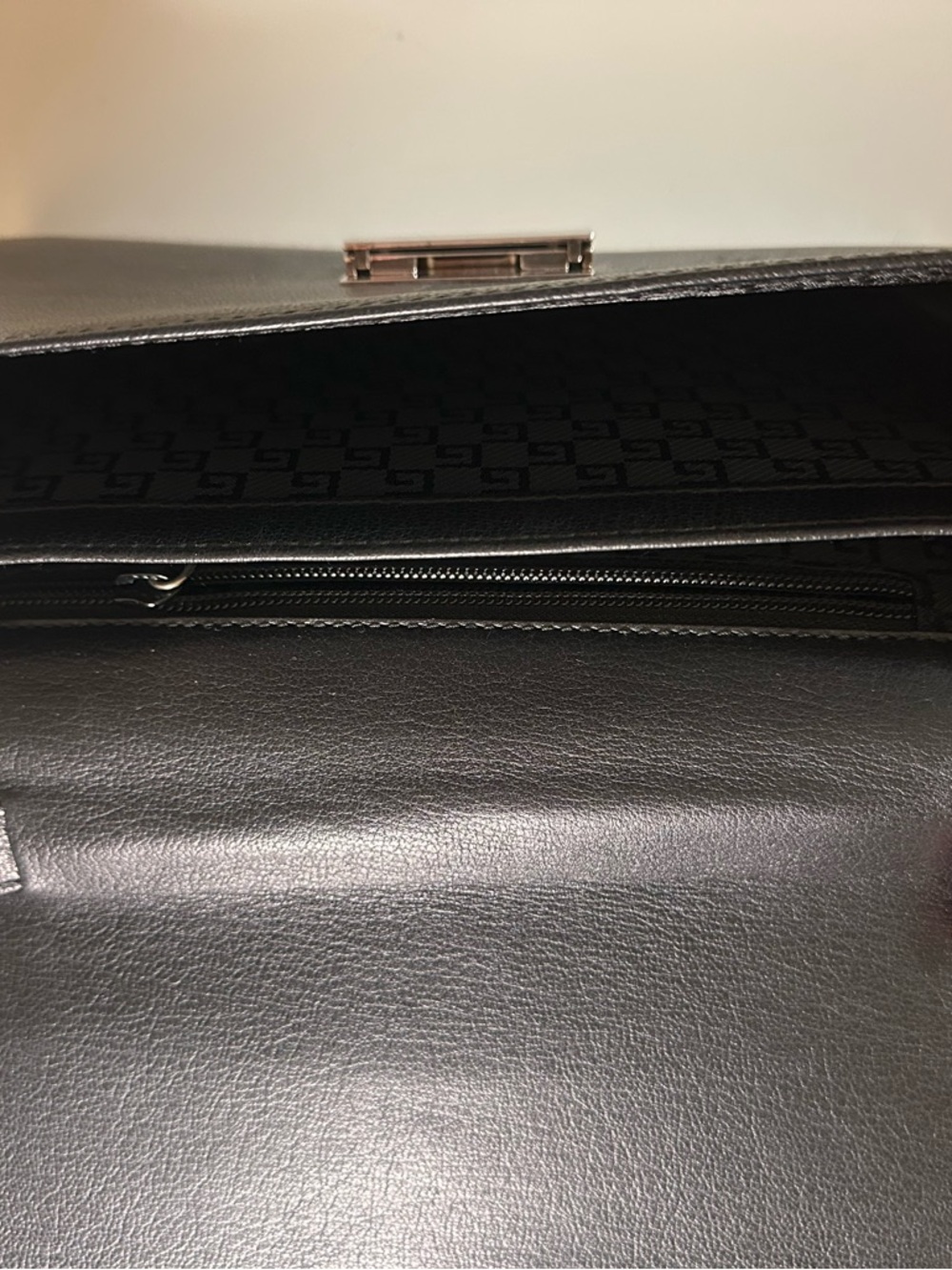 Vintage Gucci Black Leather Two-Way Clutch with Silver Hardware - Picture 5 of 10